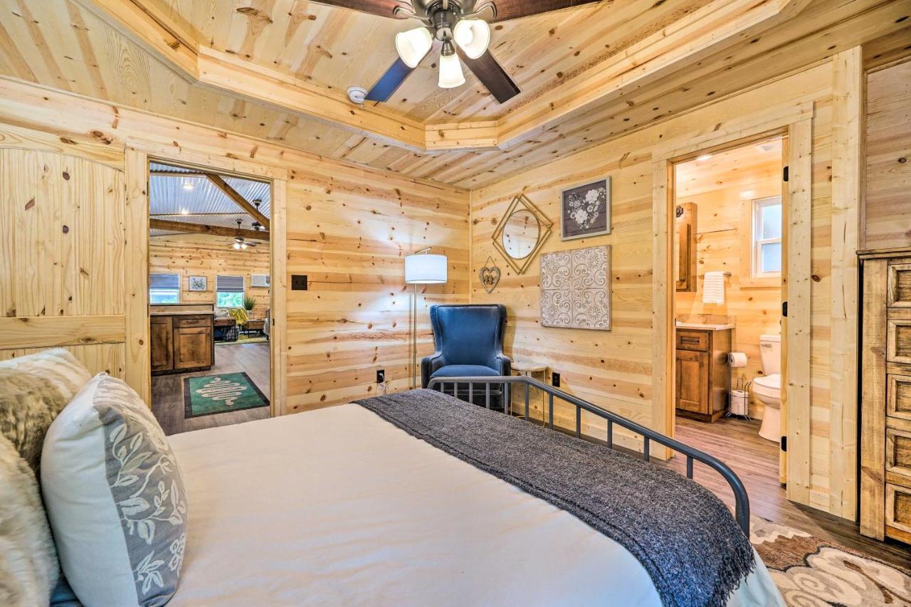 Stylish Cabin By Beavers Bend Hot Tub And Fire Pit Broken Bow Luaran gambar