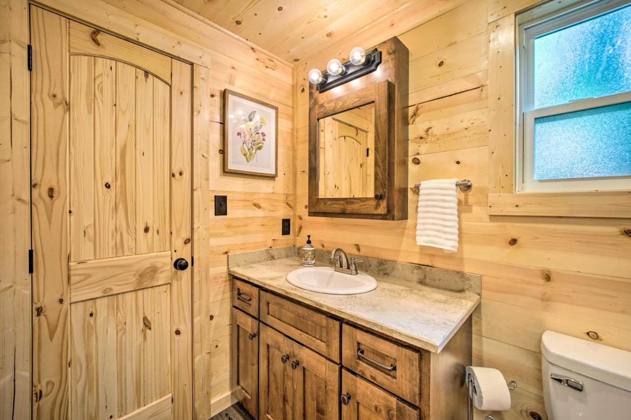 Stylish Cabin By Beavers Bend Hot Tub And Fire Pit Broken Bow Luaran gambar